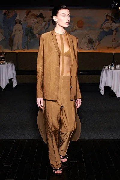 Look 12